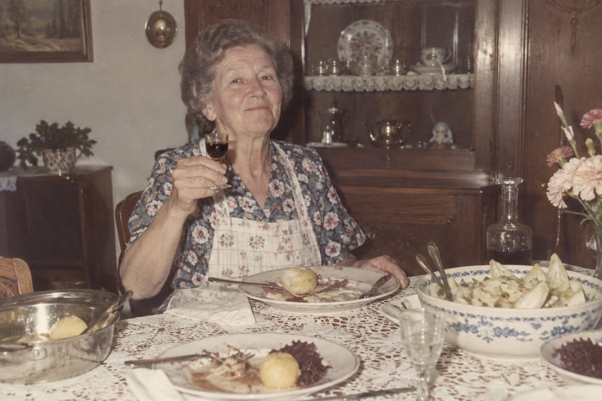 Braten, Klöße, Soße – und danach ein kleiner Bitter. Dann war die Mahlzeit vorbei.